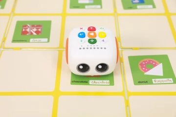 Комплект безэкранного робота для обучения программированию Tale-Bot PRO(Комплект робота и карт с дополнениями для обучения алгоритмике, безэкранному программированию и STEAM-развитию детей от 3 лет)