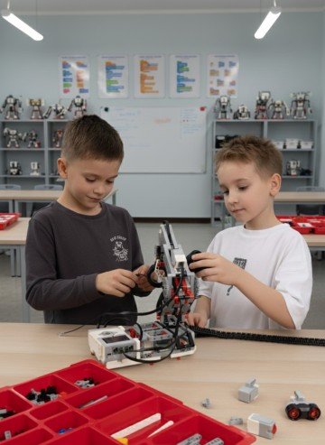 Комплект Конструктор MINDSTORMS EV3 45544 Базовый набор + Конструктор MINDSTORMS EV3 45560 Ресурсный