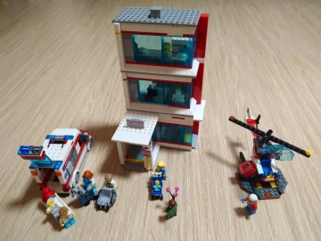ГОРОДСКАЯ ЖИЗНЬ LEGO CREATIVE 9389 