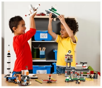 Космос и аэропорт LEGO 9335