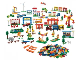 ГОРОДСКАЯ ЖИЗНЬ LEGO CREATIVE 9389 