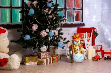 Садовая фигура Снеговик с метлой