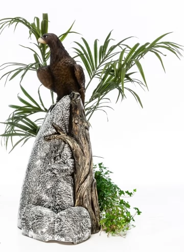 Садовая фигура Орел на камне 